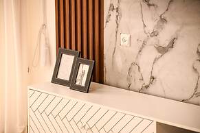 Seaside Escape with Private Patio by Sea N Rent