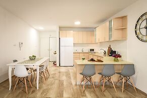 Seaside Escape with Private Patio by Sea N Rent