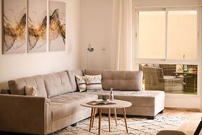 Seaside Escape with Private Patio by Sea N Rent