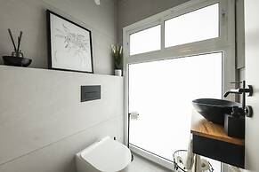 Relax in a Rural Retreat 2BR Apt wGarden