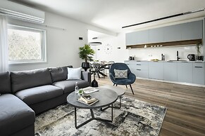 Relax in a Rural Retreat 2BR Apt wGarden