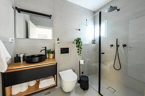 Relax in a Rural Retreat 2BR Apt wGarden