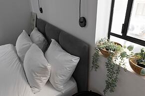 Spacious & Modern 3BD Apartment 2-min From Beach