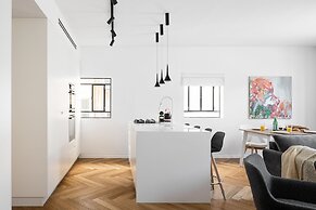 Spacious & Modern 3BD Apartment 2-min From Beach