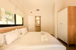 Beachside 3-BR Apt Perfect for Families