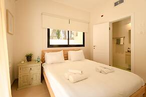 Beachside 3-BR Apt Perfect for Families