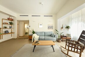 Beachside 3-BR Apt Perfect for Families