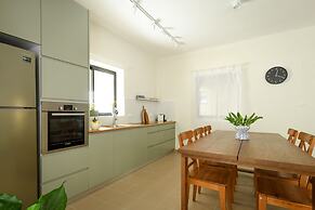 Beachside 3-BR Apt Perfect for Families