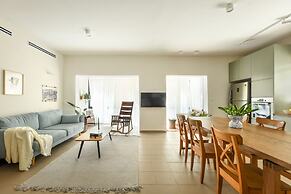 Beachside 3-BR Apt Perfect for Families