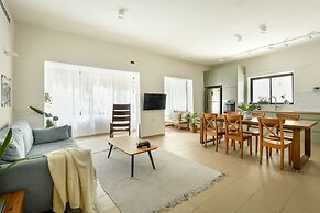 Beachside 3-BR Apt Perfect for Families