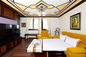 Armaco Residence