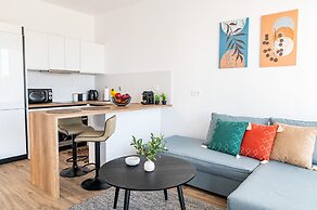 Pebble Garden Olive Branch-Magnolia