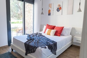 Pebble Garden Olive Branch-Magnolia