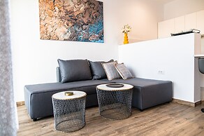 Pebble Garden Olive Branch-Magnolia