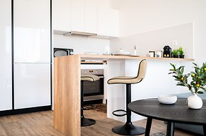 Pebble Garden Olive Branch-Magnolia