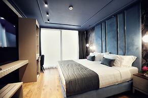 LUXURY PREMIUM FINESE