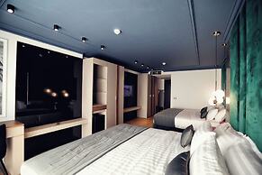 LUXURY PREMIUM FINESE