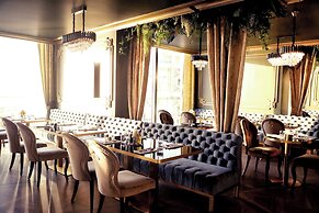 LUXURY PREMIUM FINESE