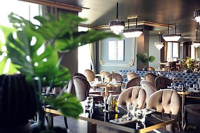 LUXURY PREMIUM FINESE