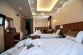 By Historial Hotel