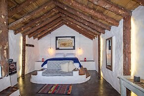 CONTAINER & HOBBIT GLAMPING