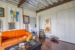 CONTAINER & HOBBIT GLAMPING