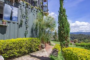 CONTAINER & HOBBIT GLAMPING