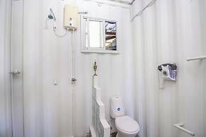 CONTAINER & HOBBIT GLAMPING