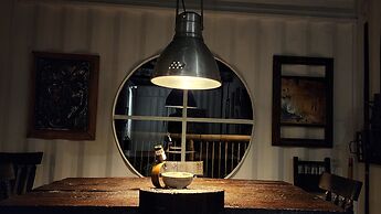 CONTAINER & HOBBIT GLAMPING