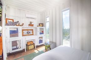 CONTAINER & HOBBIT GLAMPING