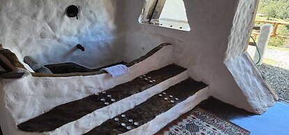 CONTAINER & HOBBIT GLAMPING