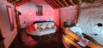 CONTAINER & HOBBIT GLAMPING