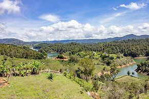 CONTAINER & HOBBIT GLAMPING