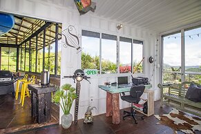 CONTAINER & HOBBIT GLAMPING