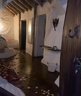 CONTAINER & HOBBIT GLAMPING