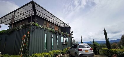 CONTAINER & HOBBIT GLAMPING