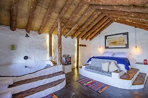 CONTAINER & HOBBIT GLAMPING