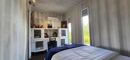 CONTAINER & HOBBIT GLAMPING