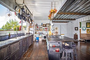 CONTAINER & HOBBIT GLAMPING