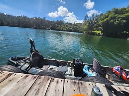 CONTAINER & HOBBIT GLAMPING