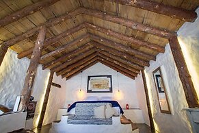 CONTAINER & HOBBIT GLAMPING