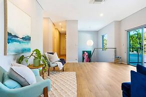 ZENLUX - 5BR Holiday Home with Pool