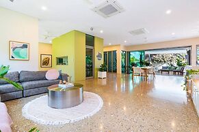 ZENLUX - 5BR Holiday Home with Pool