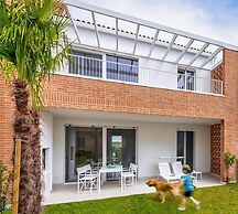 Pareus Beach Resort