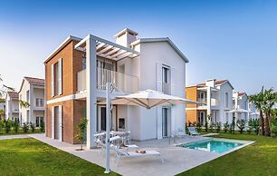 Pareus Beach Resort