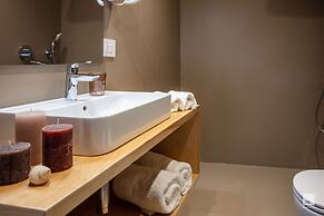 The Lady C - High Apartments