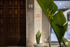 The Lady C - High Apartments