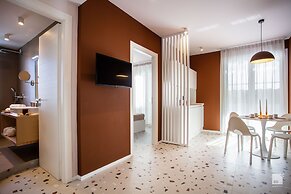 The Lady C - High Apartments