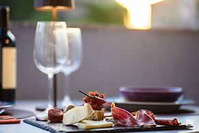 The Lady C - High Apartments