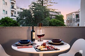 The Lady C - High Apartments